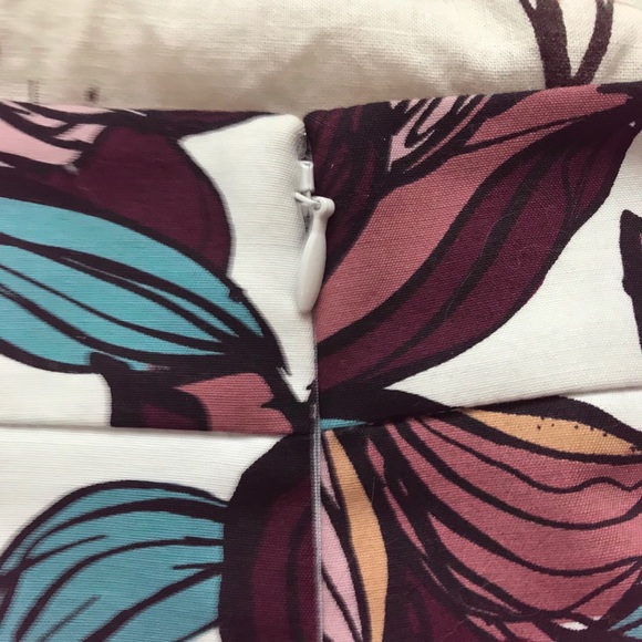 HP🎉 NWOT LOFT Gorgeous Floral Pencil Skirt Size 6 - Picture 9 of 13